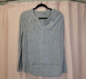 Women's Gray Long-Sleeve Embellished V-Notch Tee